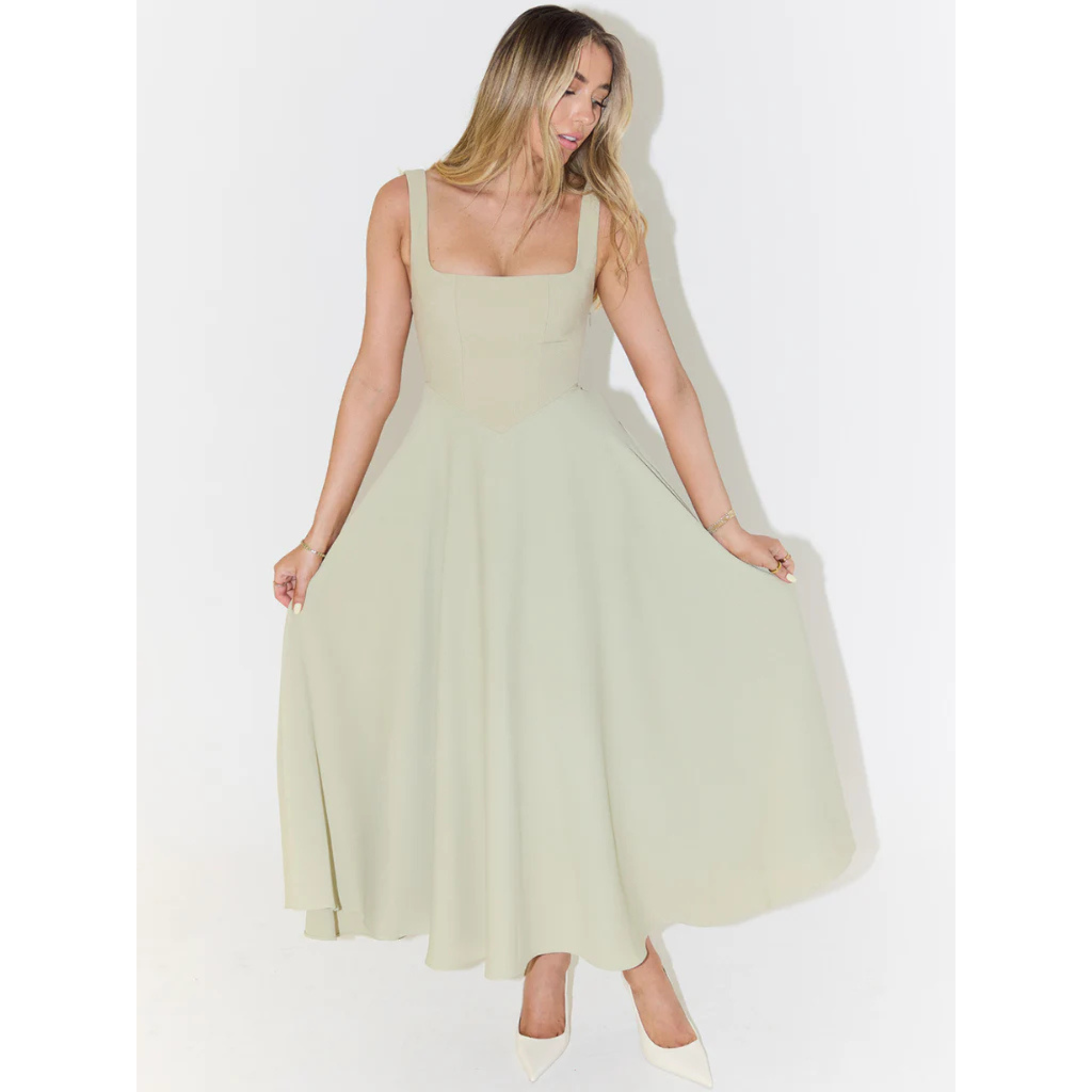 Velth | Vestido midi elegante con escote cuadrado