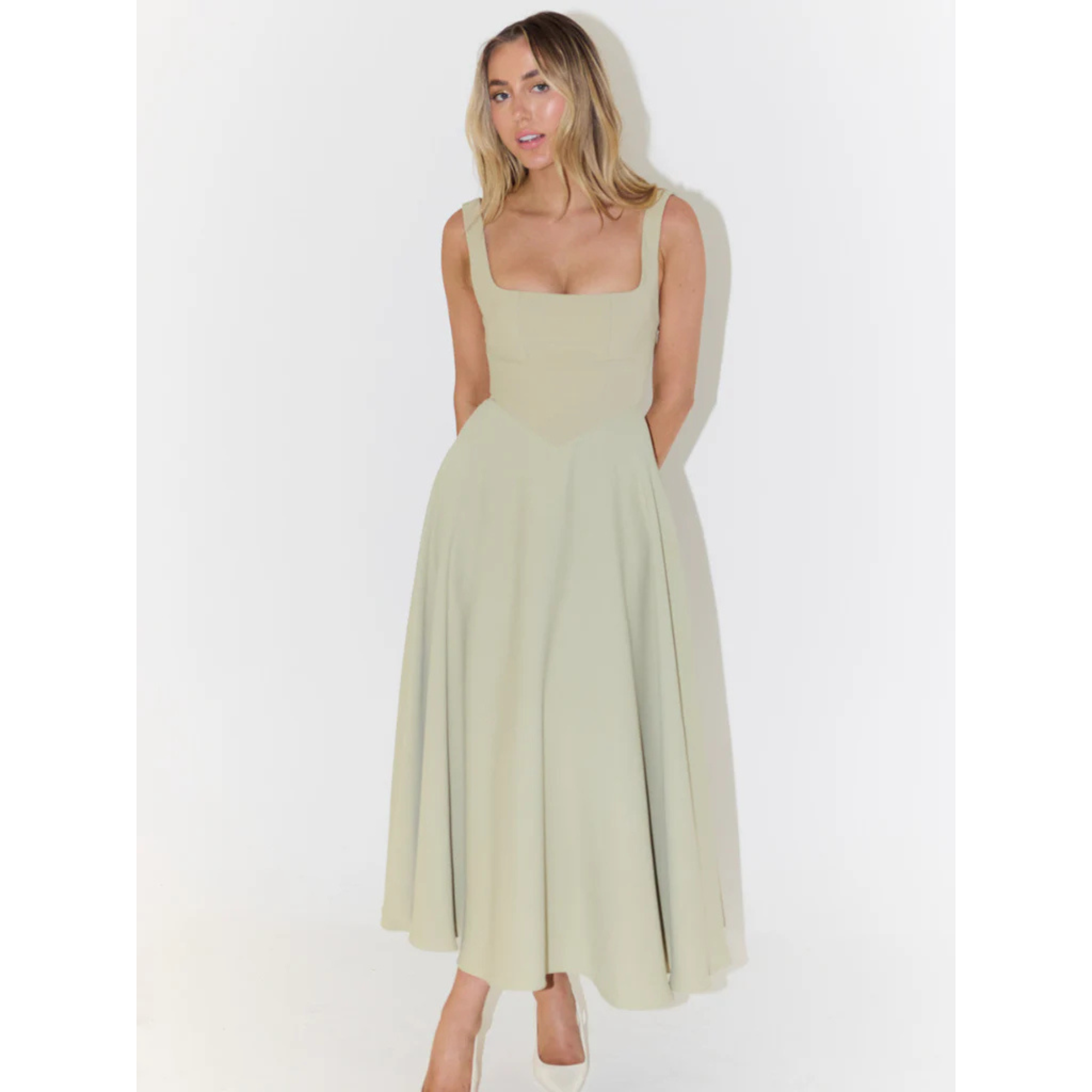 Velth | Vestido midi elegante con escote cuadrado